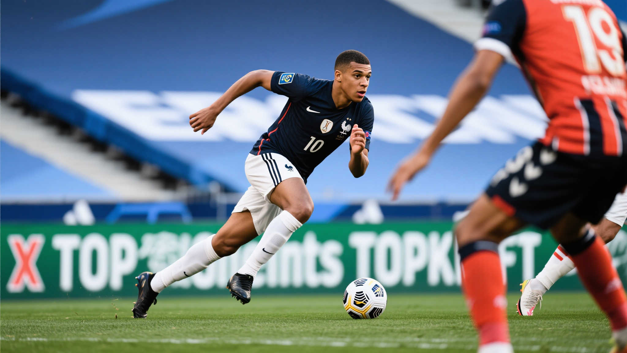 2025年金球奖前瞻:四强争锋,登贝莱能否问鼎? 揉合速度与技术,以高效突破闻名全球,这位法国飞翼正