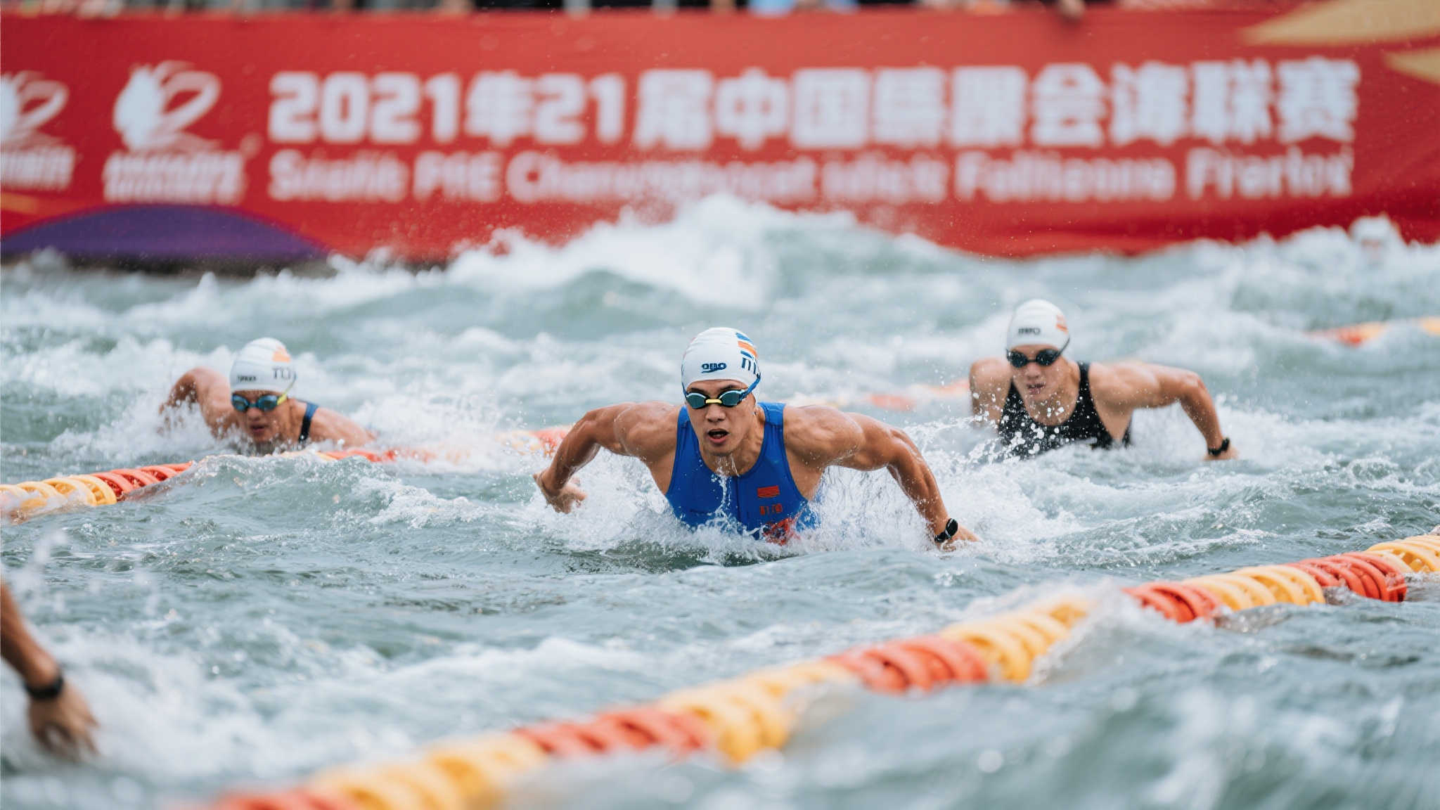 潍坊七将勇闯青海黄河挑战赛,团体斩获第七名 据介绍,这项赛事要求选手在激流澎湃、气候复杂的条件